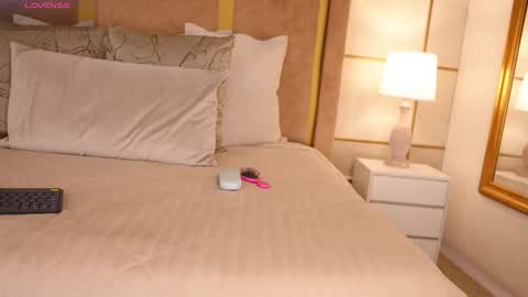 Snapshot of lyrabellini chatting on March 12, 11:27 am online show from March 12, 11:27 am