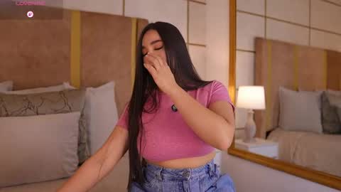 Snapshot of lyrabellini chatting on April 4, 10:35 am online show from April 4, 10:35 am