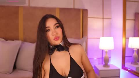 Snapshot of lyrabellini chatting on April 14, 11:05 am online show from April 14, 11:05 am