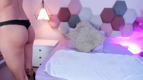 Lyravendrell online show from February 5, 11:59 am