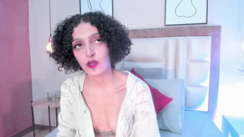 Lyravendrell online show from May 21, 1:45 am