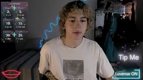 Snapshot of lyric_mirage chatting on November 4, 12:59 pm Lyric online show from November 4, 12:59 pm