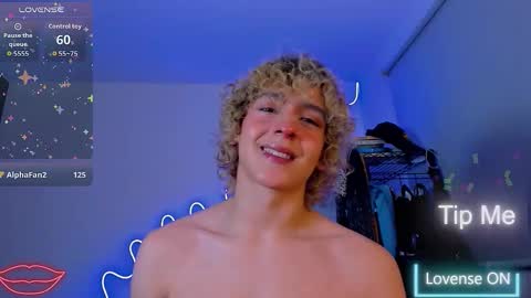 Snapshot of lyric_mirage chatting on November 11, 10:43 pm Lyric online show from November 11, 10:43 pm