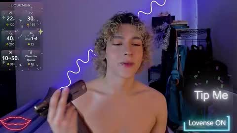 Snapshot of lyric_mirage chatting on November 16, 9:09 pm Lyric online show from November 16, 9:09 pm