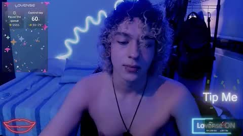 Snapshot of lyric_mirage chatting on February 19, 4:52 am Lyric online show from February 19, 4:52 am