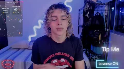 Snapshot of lyric_mirage chatting on February 23, 3:15 am Lyric online show from February 23, 3:15 am