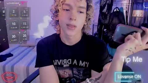 Snapshot of lyric_mirage chatting on February 24, 4:21 am Lyric online show from February 24, 4:21 am