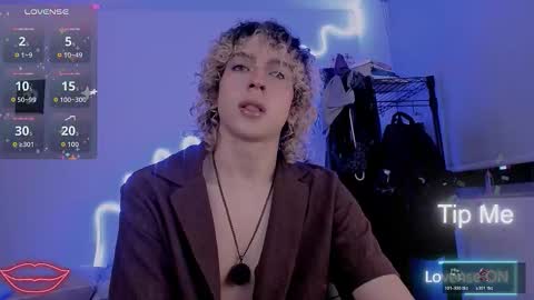 Snapshot of lyric_mirage chatting on March 11, 4:18 am Lyric online show from March 11, 4:18 am