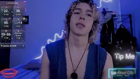 Snapshot of lyric_mirage chatting on March 16, 10:36 pm Lyric online show from March 16, 10:36 pm