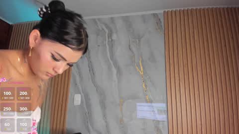 Snapshot of lys_with chatting on February 2, 7:41 am VIVIANA online show from February 2, 7:41 am