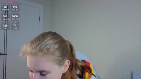 Snapshot of lyucy chatting on June 21, 9:06 pm Julie online show from June 21, 9:06 pm