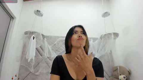 Lyxi online show from October 9, 11:30 am