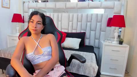 Lizzy smith  online show from January 15, 4:11 pm