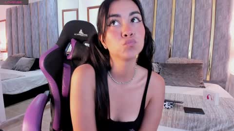 Lizzy smith  online show from February 5, 11:50 pm