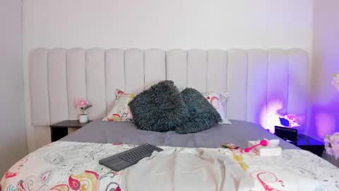 Lizzy smith  online show from November 12, 2:01 am