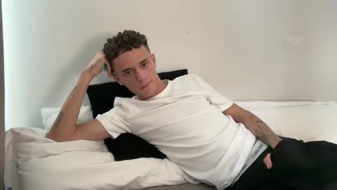Snapshot of lz_britboy chatting on February 24, 12:25 pm NEW Leo lz britboy online show from February 24, 12:25 pm
