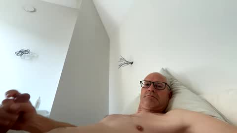 Snapshot of m3morable chatting on May 10, 8:08 am m3morable online show from May 10, 8:08 am