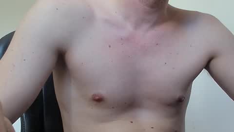 Snapshot of m3n1c chatting on March 13, 10:44 am m3n1c online show from March 13, 10:44 am