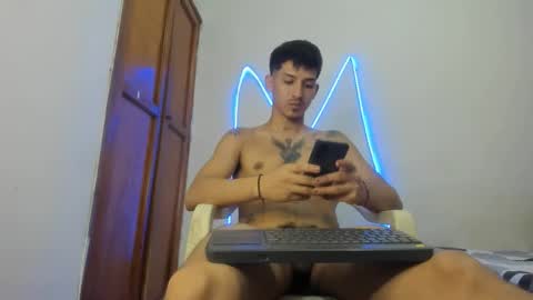 Snapshot of maaster420 chatting on December 17, 1:39 pm itgram pezlo josue online show from December 17, 1:39 pm