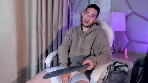 Snapshot of maatt_de_luca chatting on September 14, 1:43 pm Matt De Luca online show from September 14, 1:43 pm