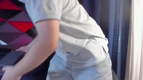 Snapshot of maatt_de_luca chatting on September 27, 5:18 pm Matt De Luca online show from September 27, 5:18 pm