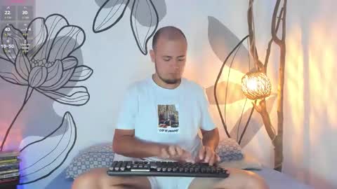 Snapshot of maax_taylor01 chatting on February 18, 11:28 am online show from February 18, 11:28 am