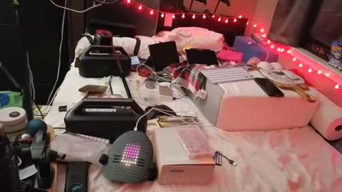 mac1119 online show from April 18, 9:46 am