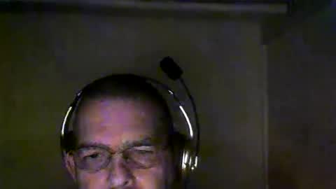 Snapshot of mac_dad01 chatting on December 7, 10:34 am mac_dad01 online show from December 7, 10:34 am