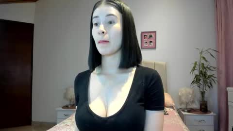 Snapshot of macarena_vallejo_ chatting on September 22, 3:19 am Macarena online show from September 22, 3:19 am