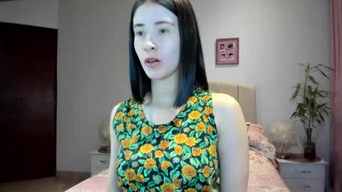 Snapshot of macarena_vallejo_ chatting on October 10, 3:27 am Macarena online show from October 10, 3:27 am