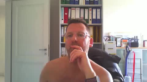 macfly67 online show from April 8, 11:10 am