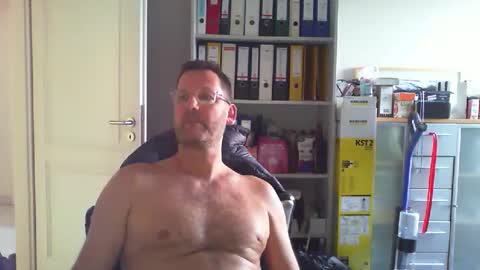 macfly67 online show from April 9, 5:29 pm