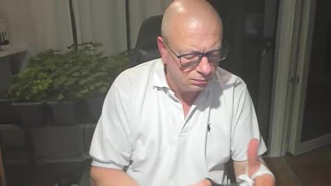 Snapshot of machinegun3dx chatting on January 18, 10:24 pm Andy online show from January 18, 10:24 pm