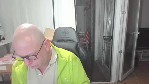 Snapshot of machinegun3dx chatting on February 15, 9:22 pm Andy online show from February 15, 9:22 pm