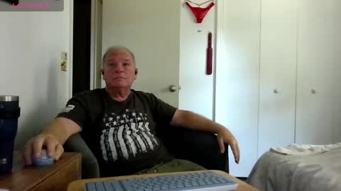 Snapshot of mackdocc001 chatting on April 27, 5:55 pm mackdocc001 online show from April 27, 5:55 pm
