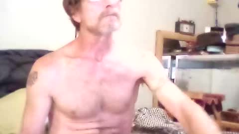 Snapshot of mackdog1369 chatting on October 20, 8:26 am mackdog1369 online show from October 20, 8:26 am