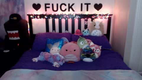 Mackenzie Wolfe online show from December 18, 7:04 am