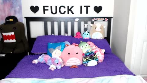 Mackenzie Wolfe online show from January 17, 7:30 am