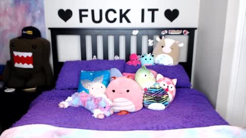 Mackenzie Wolfe online show from September 25, 5:22 am