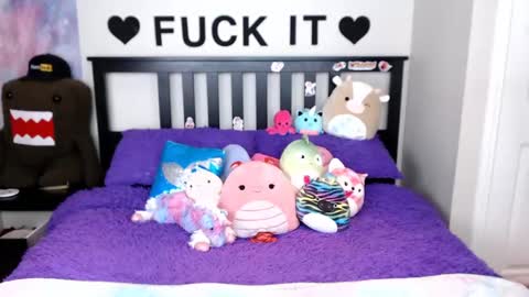 Mackenzie Wolfe online show from September 29, 6:29 am