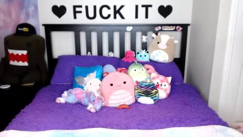 Mackenzie Wolfe online show from October 9, 3:04 am