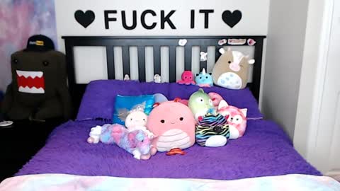 Mackenzie Wolfe online show from October 17, 4:15 am