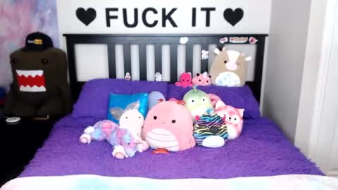 Mackenzie Wolfe online show from November 9, 4:33 am