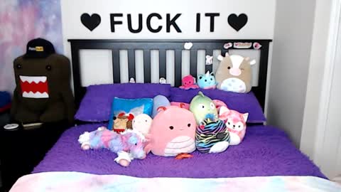 Mackenzie Wolfe online show from January 15, 5:12 am