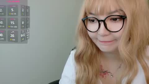 Snapshot of mad_dy chatting on June 21, 4:37 am Mad D online show from June 21, 4:37 am