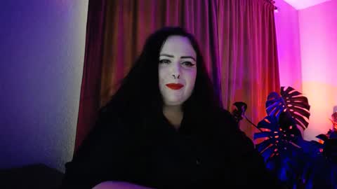 Snapshot of madaboutfeet666 chatting on December 20, 5:40 pm Miss Morticia online show from December 20, 5:40 pm