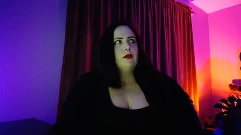 Snapshot of madaboutfeet666 chatting on December 21, 1:04 am Miss Morticia online show from December 21, 1:04 am