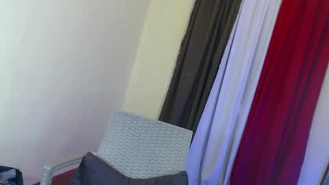 Snapshot of madalina1992 chatting on March 3, 7:10 am madalina1992 online show from March 3, 7:10 am