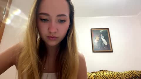 Snapshot of madalyneaks chatting on April 7, 3:07 am Lilo online show from April 7, 3:07 am