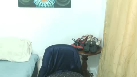 Snapshot of madame_desire_ chatting on April 28, 1:16 pm madame_desire_ online show from April 28, 1:16 pm